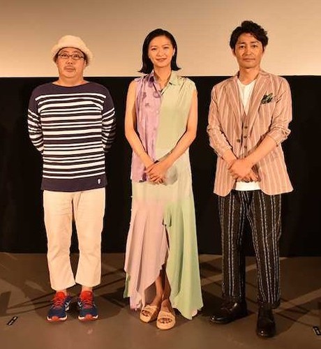 舞台あいさつをした（左から）李闘士男監督、榮倉奈々、安田顕