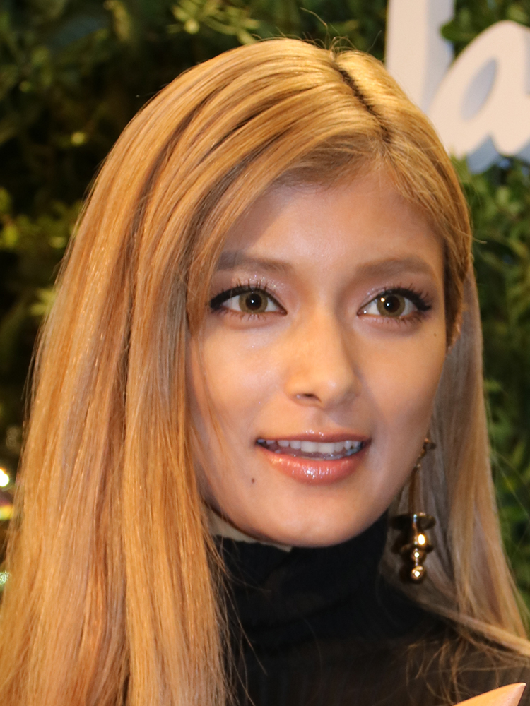 ローラ　所属事務所との和解を報告「よく話し合い和解をしました」