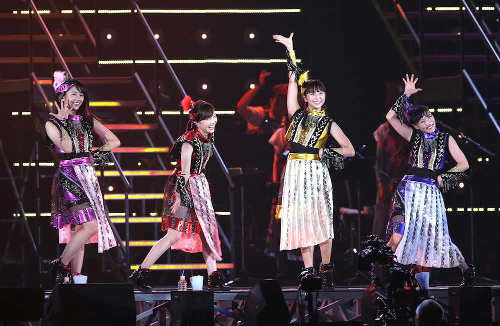 ５人から…ももクロ　結成10周年初の東京ドーム公演で号泣　11年目へ「おまえら全員ついてこい！」