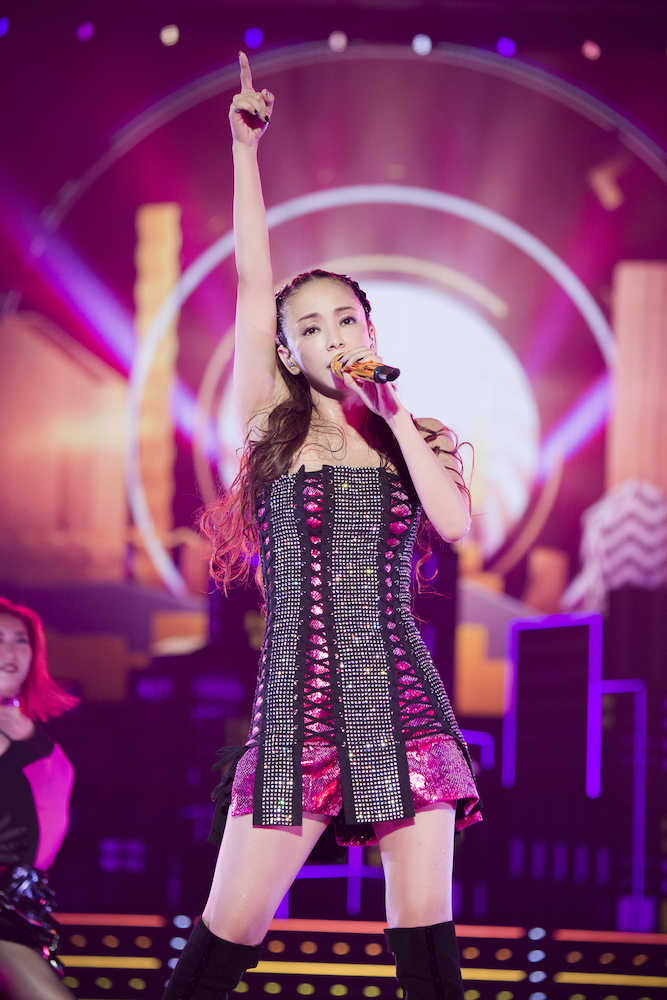 ラストツアーの最終公演で歌う安室奈美恵
