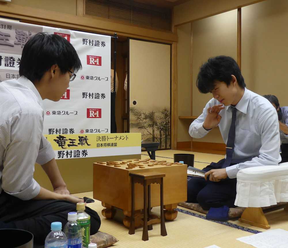 藤井七段の「待った」疑わせる着手に注意、将棋連盟「反則でない」