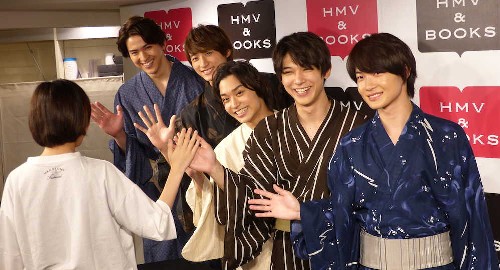 神木隆之介ら５人が浴衣姿でハイタッチ会　ＤＶＤ「ハンサム…」発売イベント