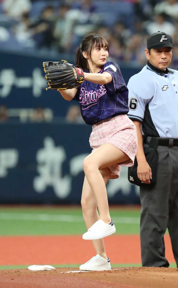 佐野ひなこ「もっとアッという間」悔しいワンバン始球式