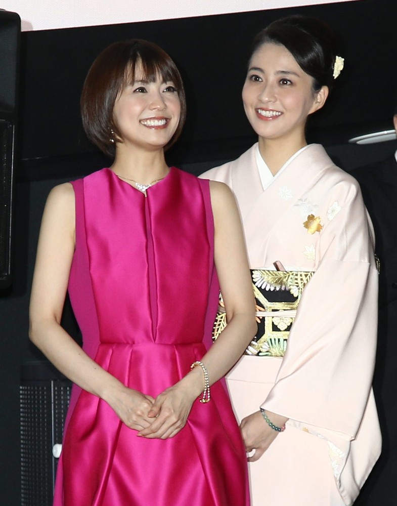 小林麻耶さん（左）と妹の麻央さん