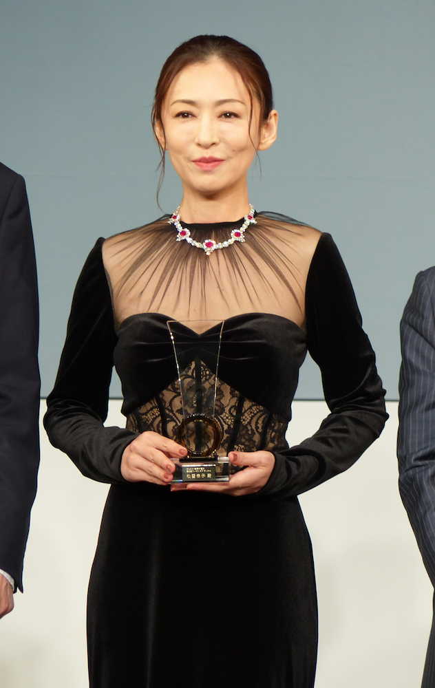 松雪泰子　３億円の豪華ネックレスに感激「身の引き締まる思い」