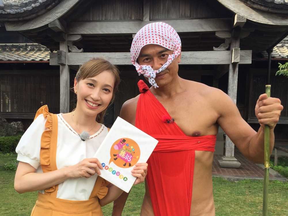 ＹＴＶ「クチコミ新発見！旅ぷら」で熊本、長崎を訪れたはいだしょうこ（左）と“変態仮面”に扮した原田龍二