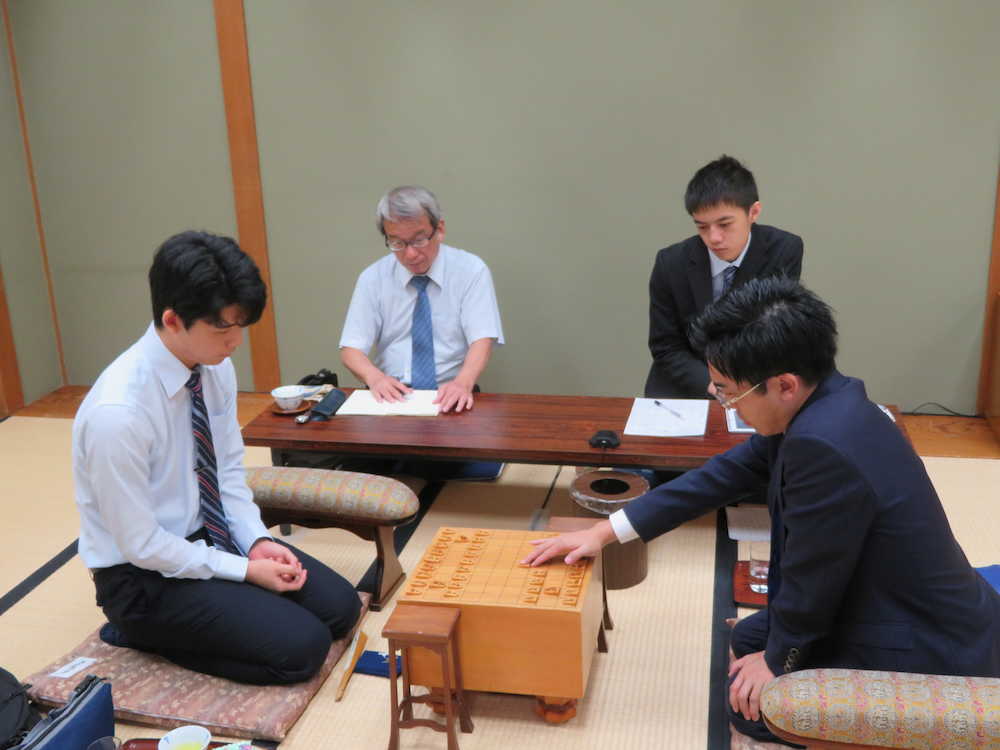 【画像・写真】藤井七段、今年度のタイトル獲得消滅　棋王戦本戦、菅井王位に敗れる