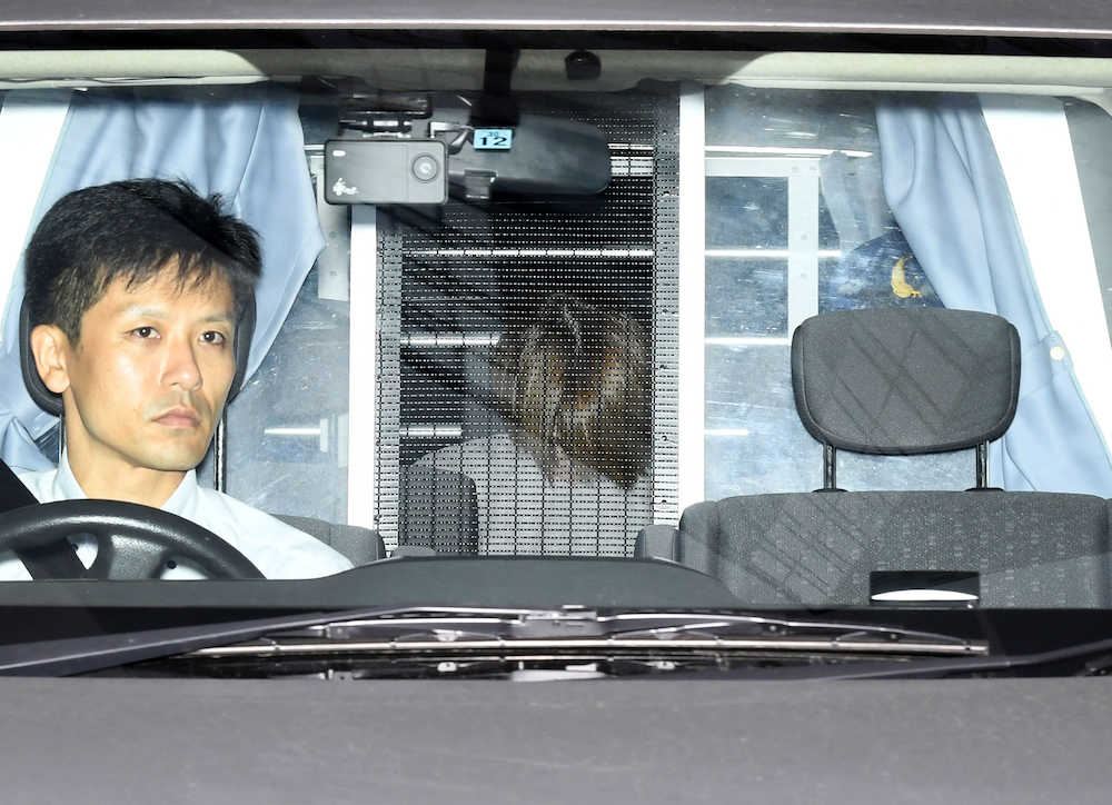 吉澤ひとみ容疑者を送検　車内でうつむき、うなだれ…「お酒が体に入っていた」