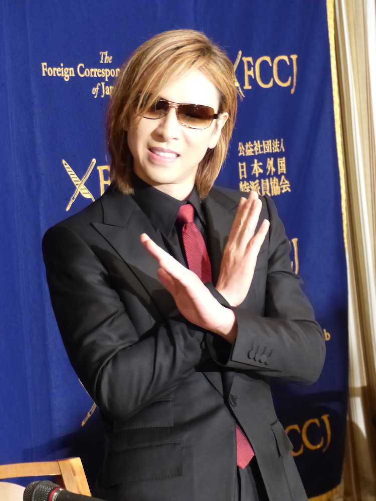 パジャマにジャケットのＹＯＳＨＩＫＩがびっくり！「同じ便にナオミ・オオサカが」