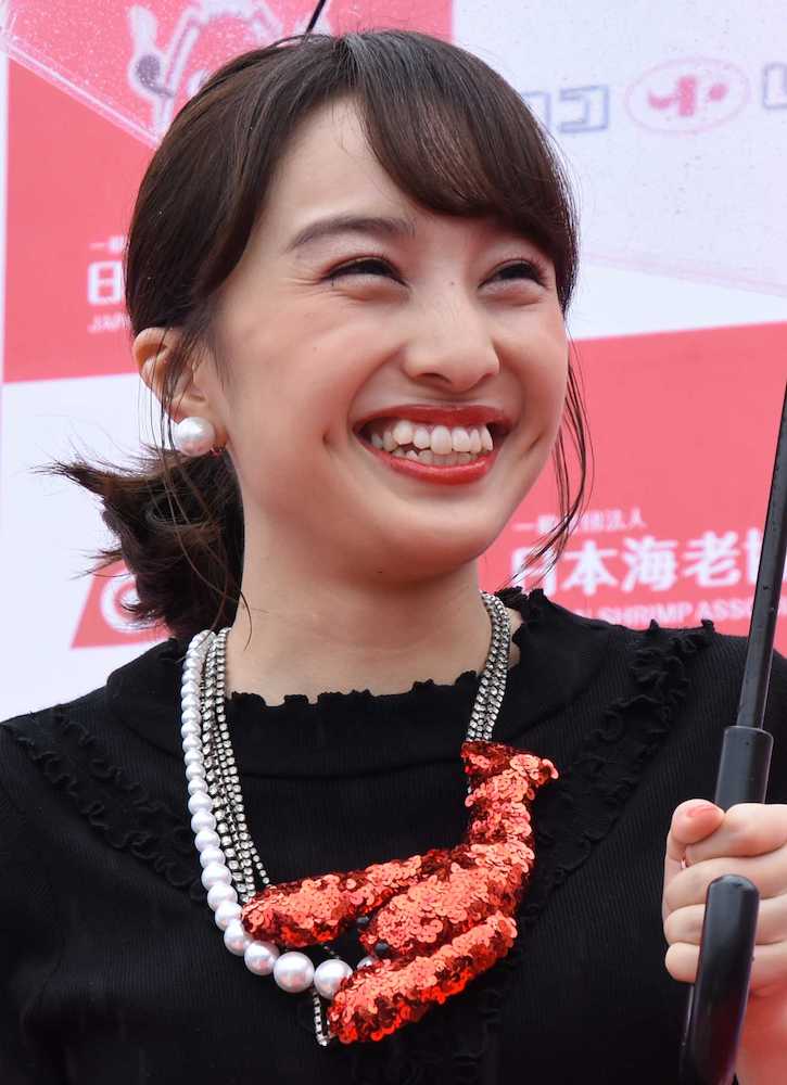 ももクロ百田夏菜子、エビ反りジャンプで表彰された　“海老文化に貢献”に「まさか…」