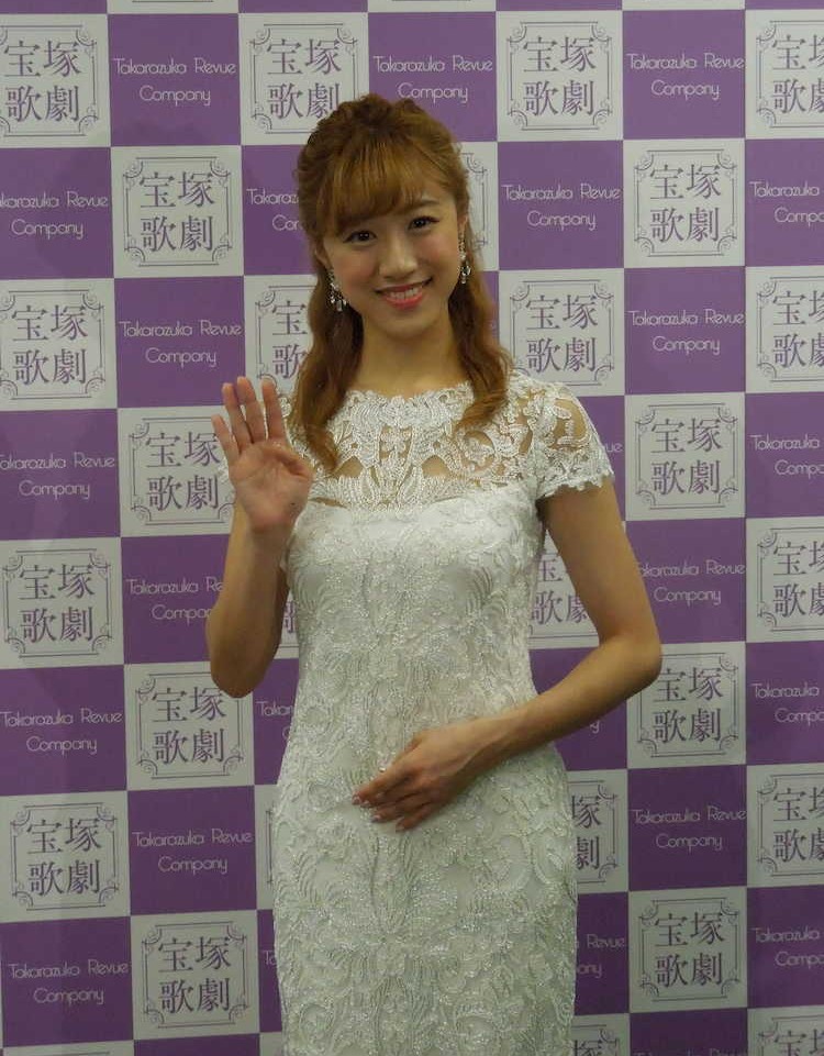 宝塚花組トップ娘役・仙名彩世　退団は「就任から意識していた」