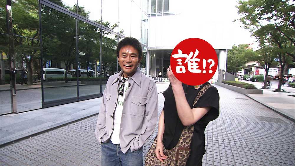 ＭＢＳテレビ「ごぶごぶ」で浜田雅功（左）と爆笑トークを繰り広げる浜田の妹分