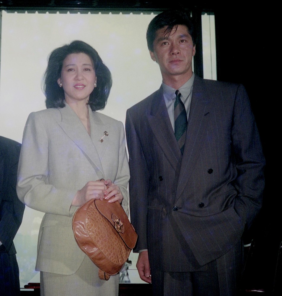 ９８年にドラマで共演した西城秀樹さん（右）と十朱幸代　