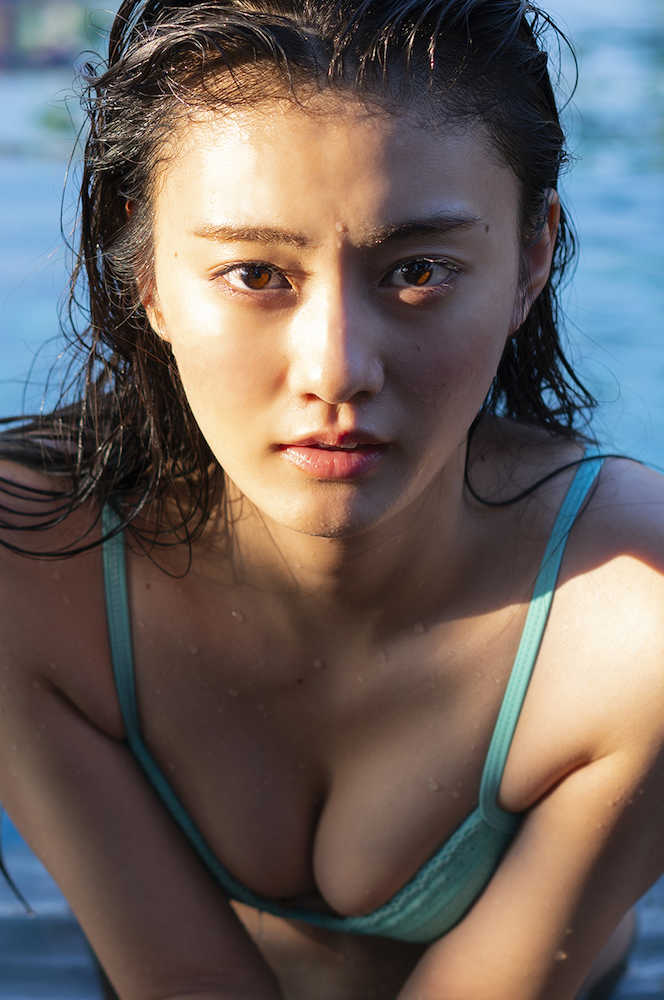 ２０歳の古賀哉子　バリ島で解放感溢れるショット「リアルな表情見て」