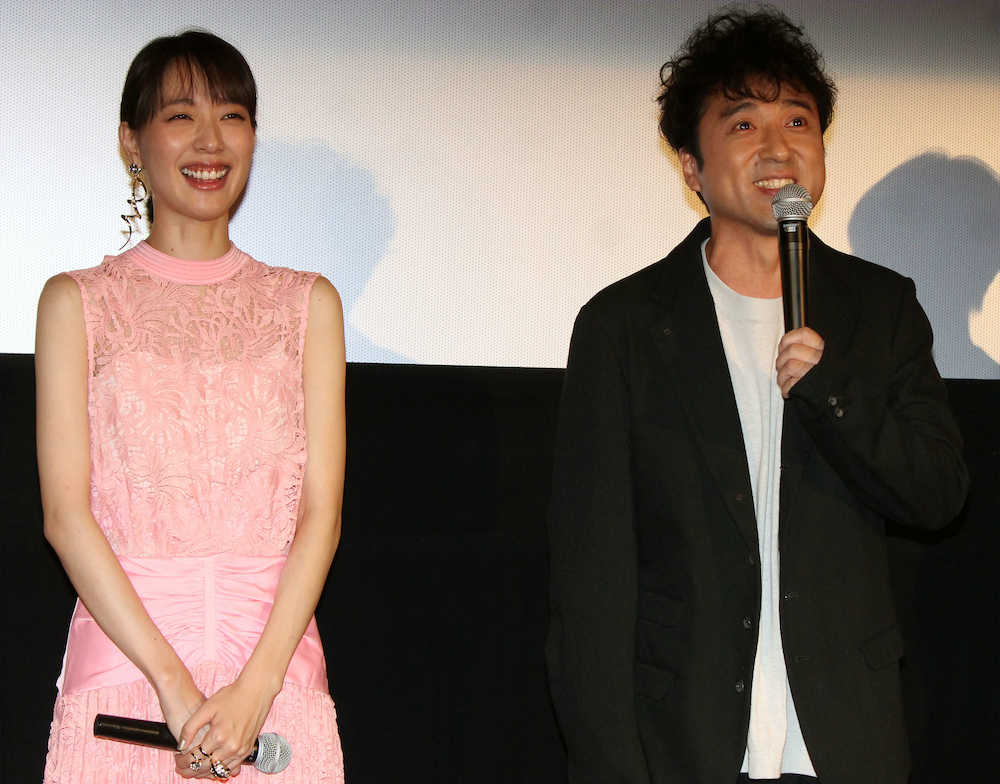 ムロツヨシ「大恋愛」視聴者へ感謝のツイート　戸田恵梨香とサンタ姿で「また、いつか、この二人で」