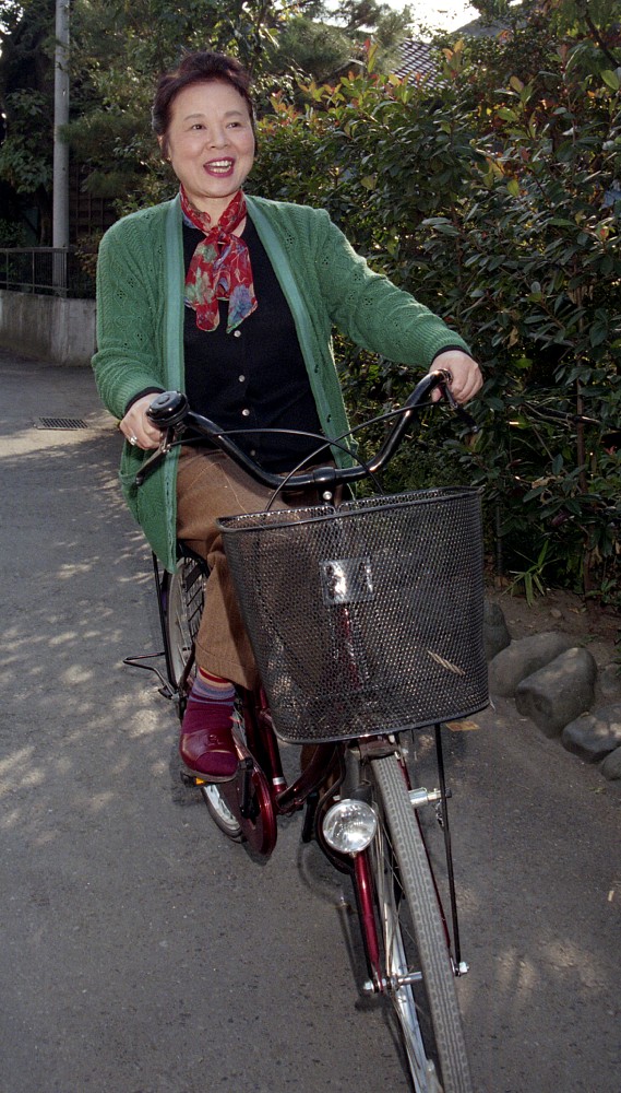 自転車に乗り気分転換を図ることもあった市原悦子さん