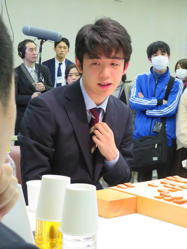 藤井七段　Ａ級棋士２人に完勝で連覇あと２！準決勝は行方八段と初対局「全力でぶつかる」