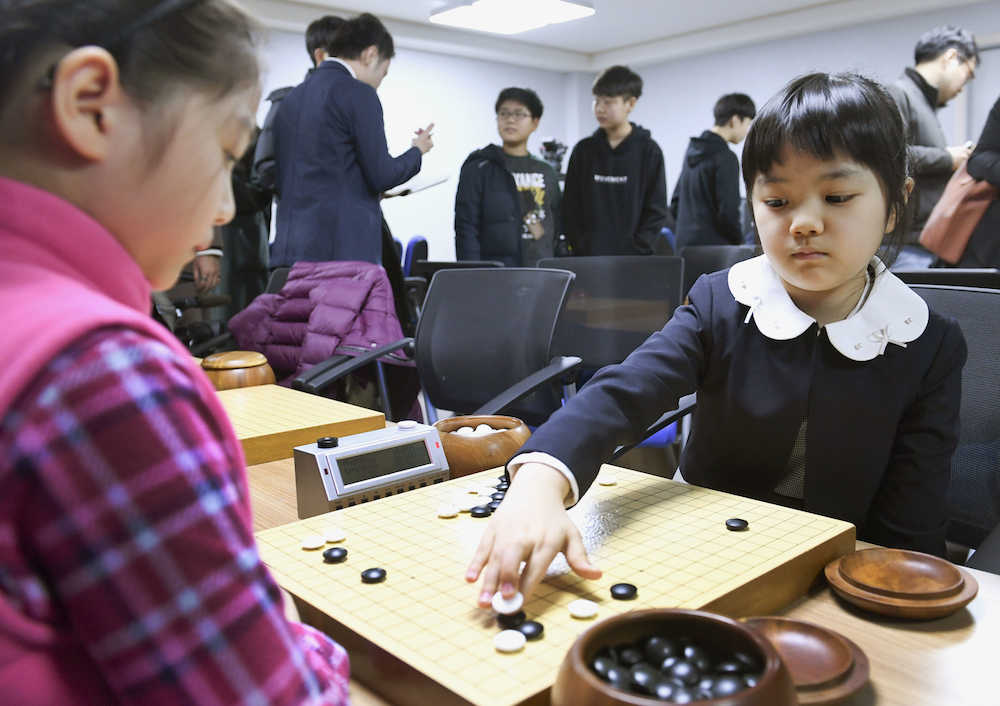 仲邑菫さん　韓国訪問「世界で戦える棋士に」、女流トップと対局へ