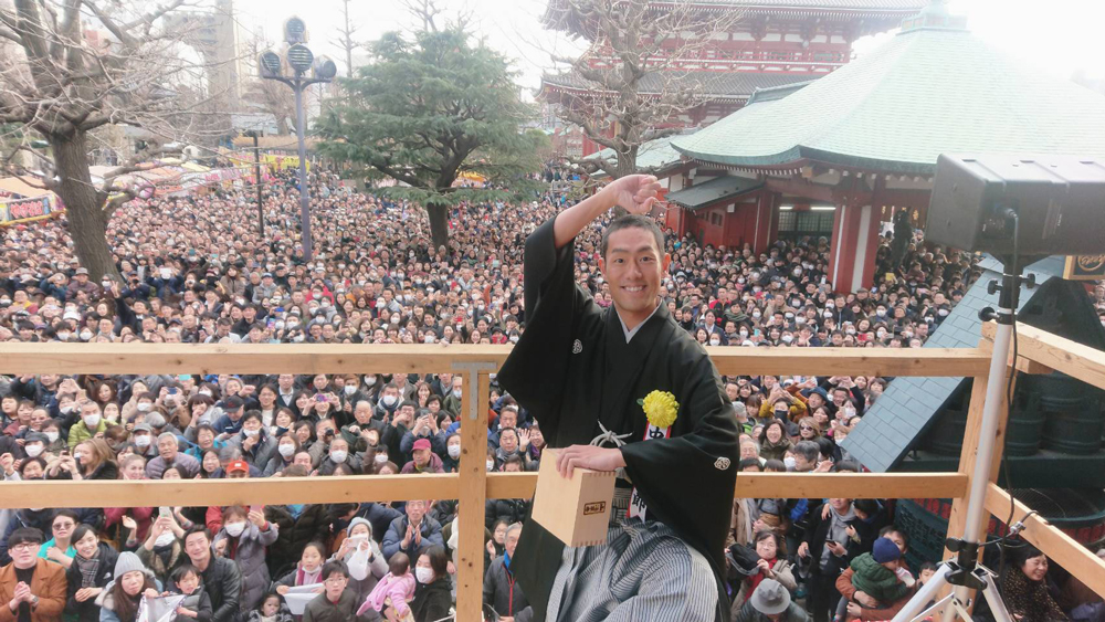 「いだてん」中村勘九郎、中村屋ゆかりの浅草寺で豆まき　「金栗さん〜！」の掛け声も