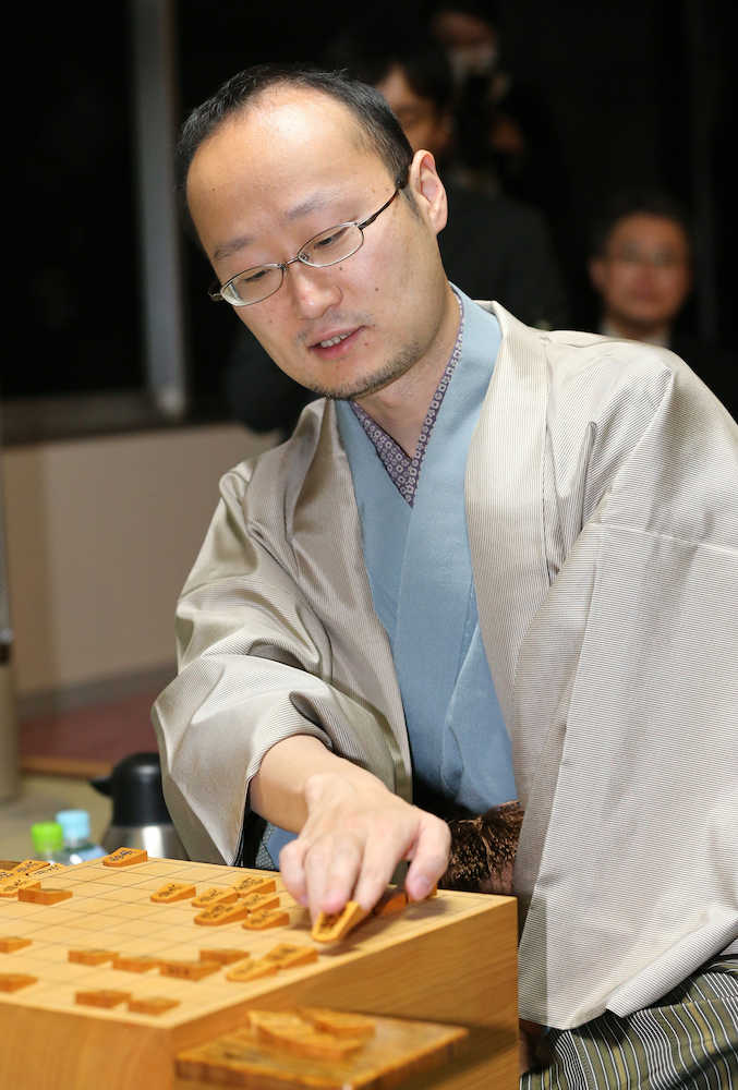 王将戦第３局　渡辺棋王が３連勝で５期ぶりの復位に王手