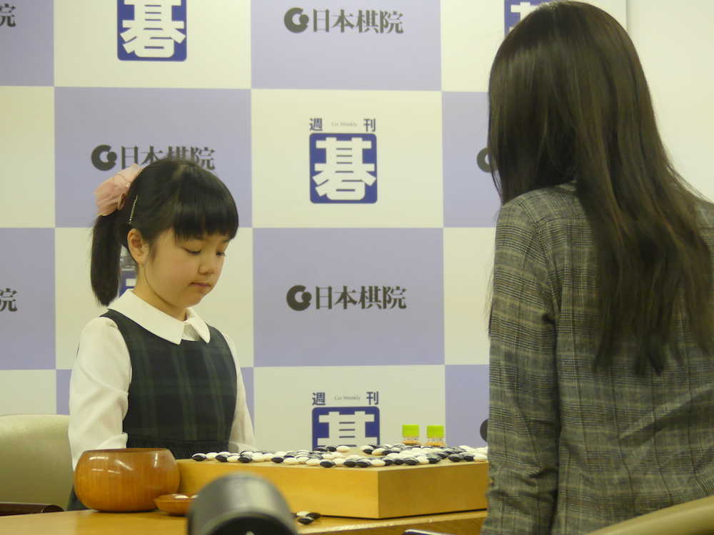 【画像・写真】仲邑菫さん　台湾の“超美人囲碁棋士”と対局　黒星も称賛