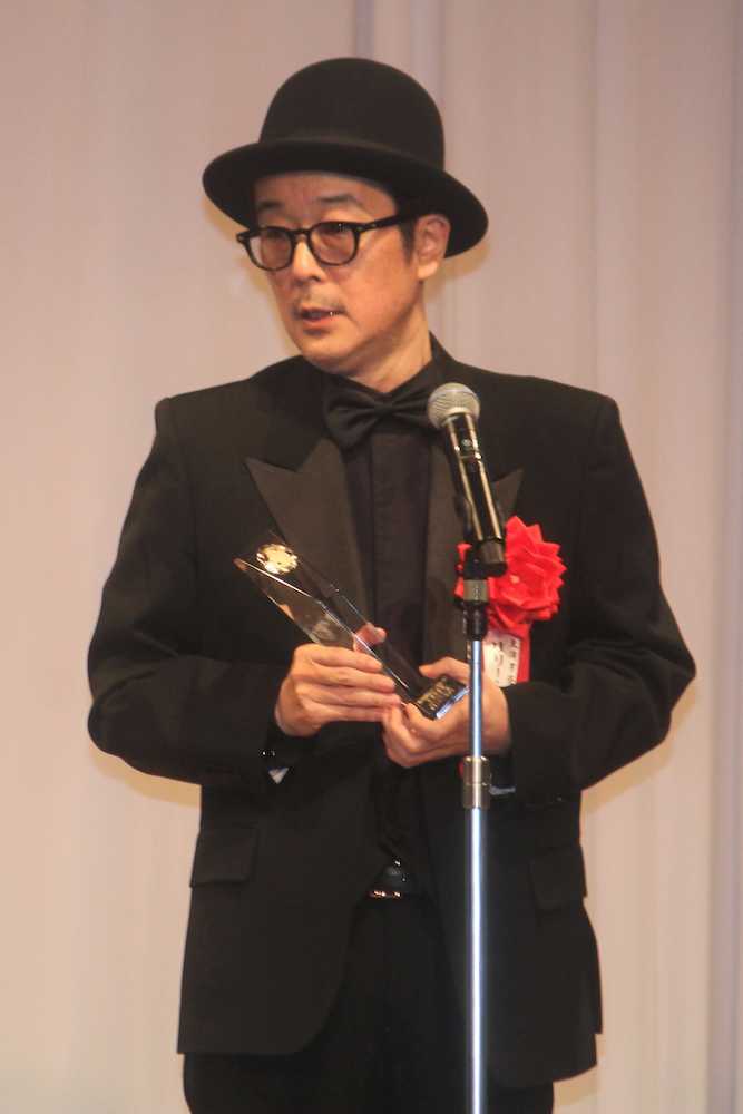 「第２８回東スポ映画大賞」で主演男優賞を受賞したリリー・フランキー