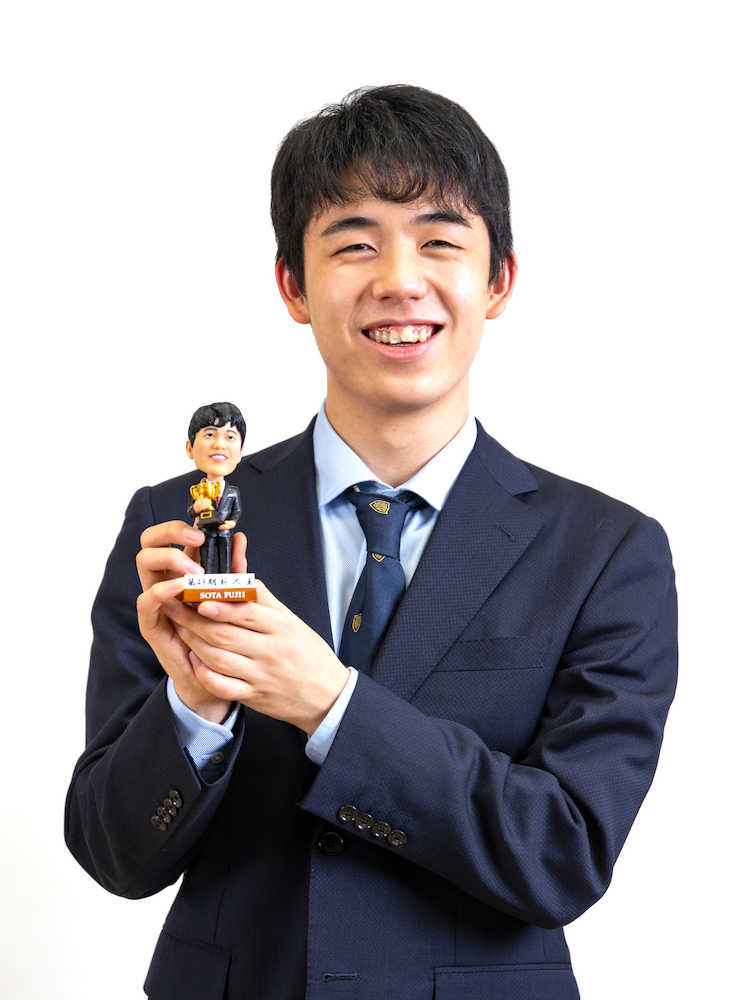 【画像・写真】将棋界初！藤井七段ボブルヘッド人形　９００個限定販売