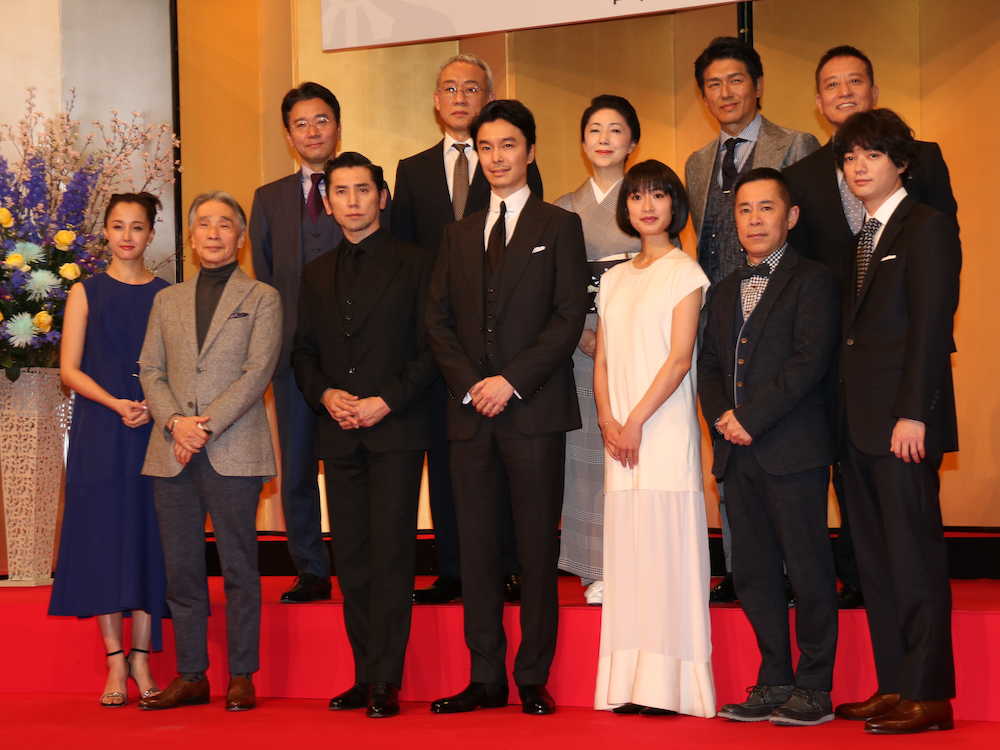２０２０年大河ドラマ「麒麟がくる」出演者発表会に登壇した主演の長谷川博己（前列中央）と新キャスト陣