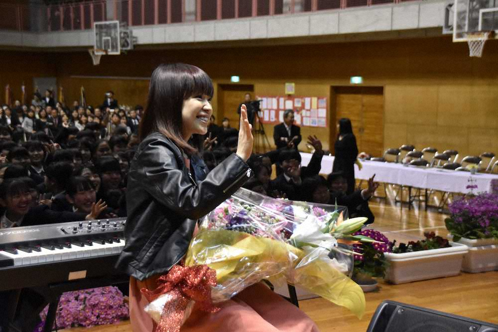 川嶋あい　中学校卒業式でサプライズ唱「頑張っていれば…」