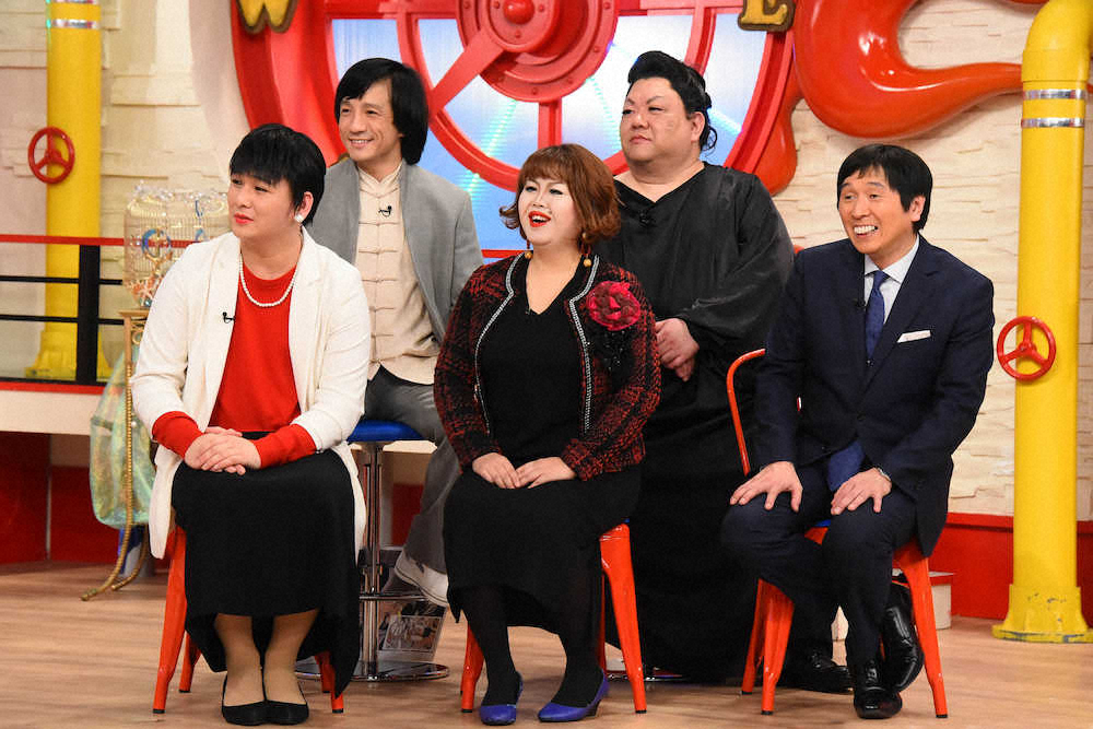 関西テレビ「マルコポロリ！」に登場した（前列左から）天才ピアニストますみ、Mr．シャチホコ、ほいけんた（後列左から）ジャッキーちゃん、北条ふとし