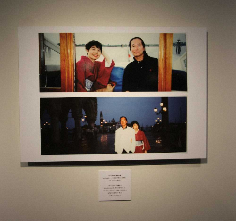 「樹木希林　遊びをせんとや生まれけむ展」（西武渋谷店）で初公開された内田裕也さんと希林さんのツーショット写真