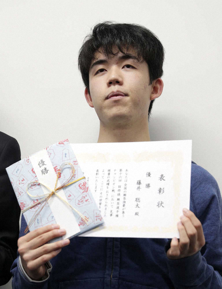 藤井七段　詰将棋選手権初の5連覇、最多戴冠にあと1