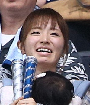 日本ハム・杉浦の5回完全投球試合で生後2カ月の長男が観戦デビュー　妻・紺野あさ美さん明かす