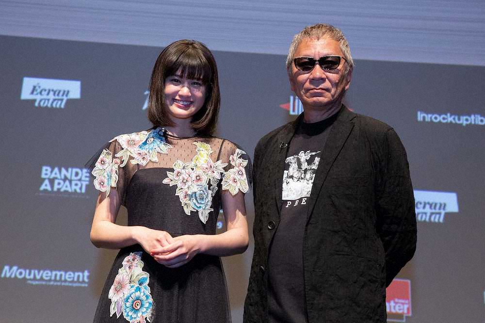 カンヌ国際映画祭で映画「初恋」の公式上映に参加した三池崇史監督と小西桜子