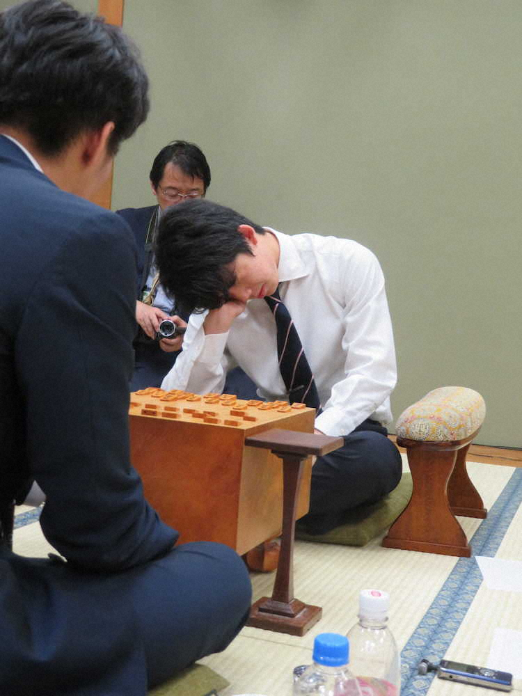 藤井聡太七段　令和初黒星　都成竜馬五段に敗れ棋王戦挑戦者決定T進出ならず