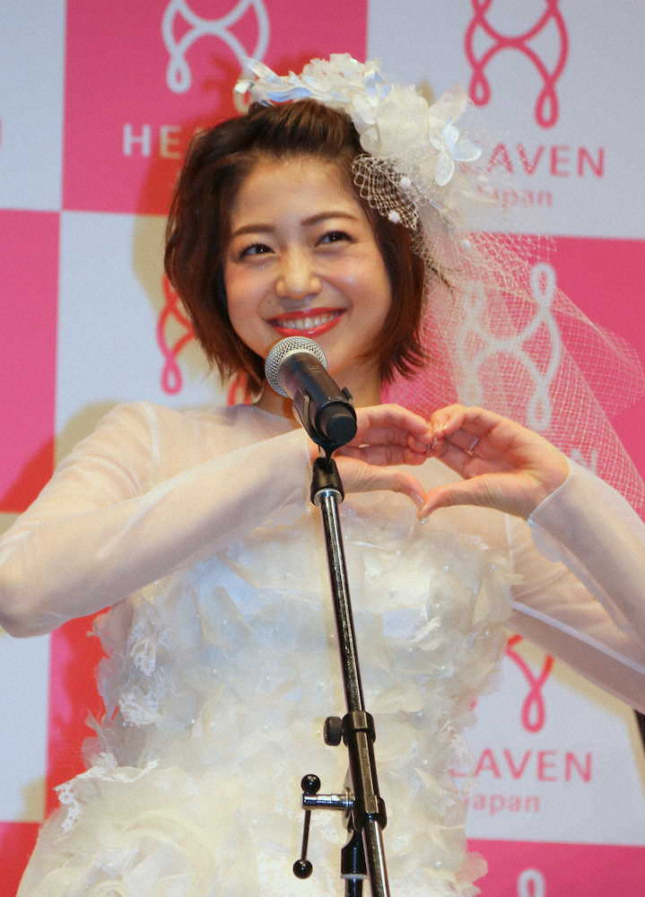 HEAVEN　Japan新キャンペーン「ジューン“ブラ”イドキャンペーン」発表会に登壇した中村静香