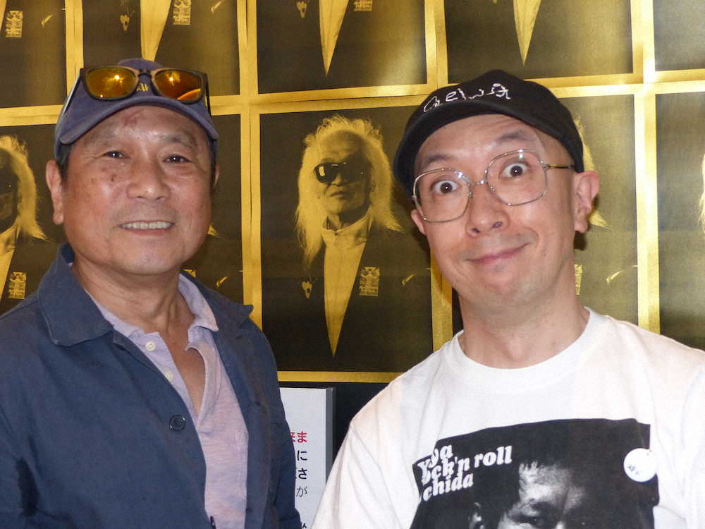 内田裕也さんの追悼上映会でトークショーを行った近田春夫（左）とモブ・ノリオ氏