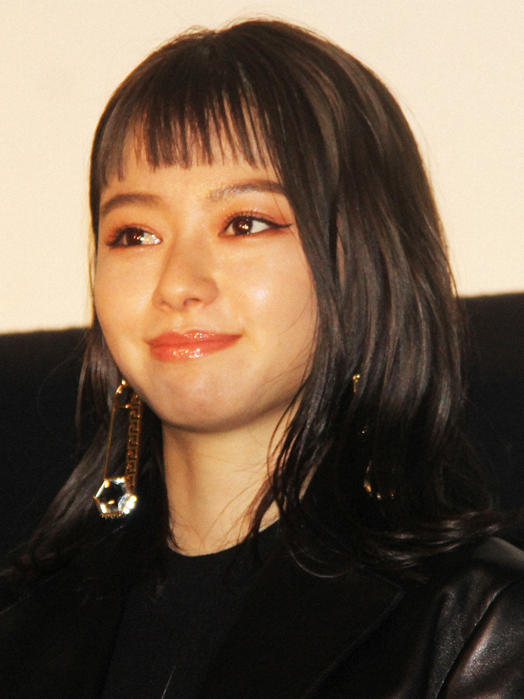 山本舞香　女優業への思いを告白「一生続けていこうとは思っていない」