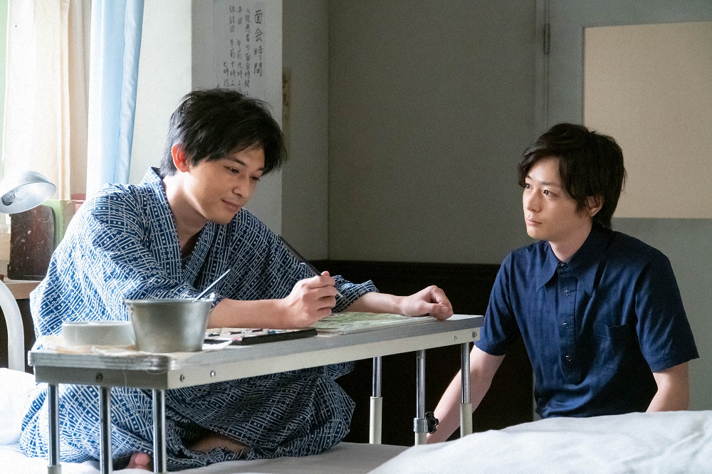 連続テレビ小説「なつぞら」第133話。入院中の弟・天陽（吉沢亮）を見舞う陽平（犬飼貴丈、右）（C）NHK