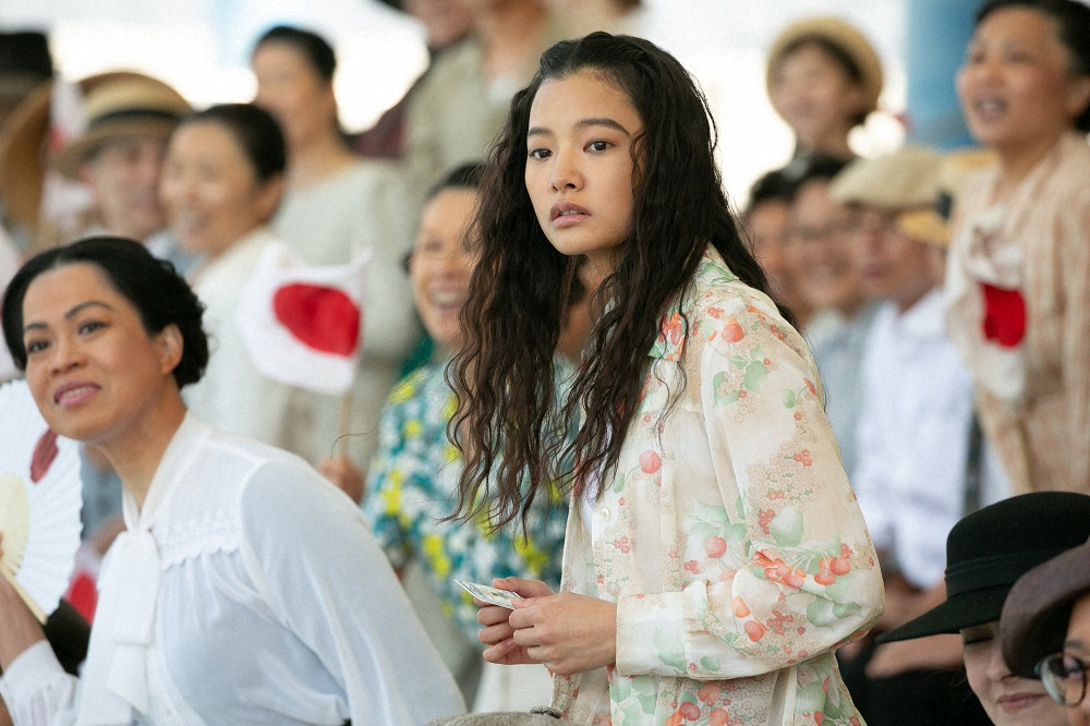 「いだてん～東京オリムピック噺（ばなし）～」で大河ドラマ初出演を果たす織田梨沙（中央）（C）NHK