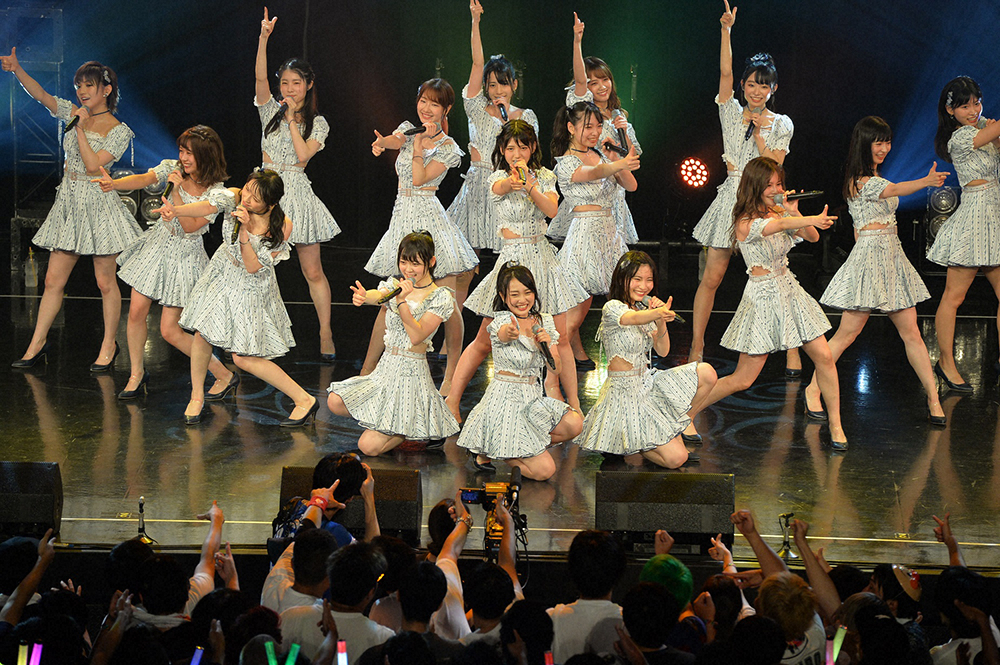 AKB48、暑さも連戦も何の！「TIF」大トリで怒とうの8曲連続パフォーマンス