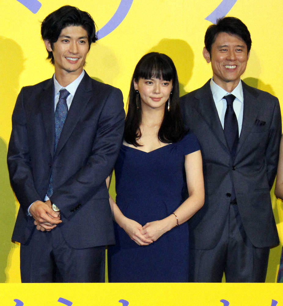映画「アイネクライネナハトムジーク」の完成披露上映会に出席した（左から）三浦春馬、多部未華子、原田泰造