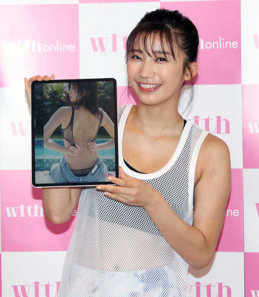 デジタル写真集「ぐらぐら」の発売記念イベントを行った小倉優香