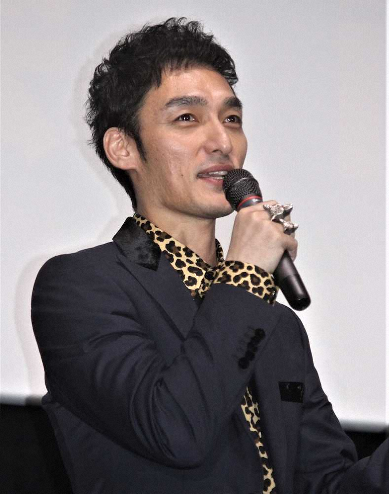 草なぎ剛、涙で吐露したジャニーさんへの感謝「これからも教えを胸に…」