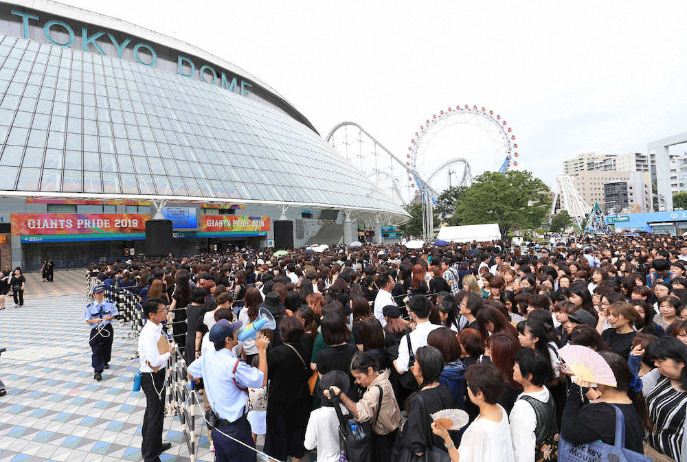 ジャニーさんとファン8万8000人もお別れ　芸能関係者過去最多に　東京ドームに行列2本