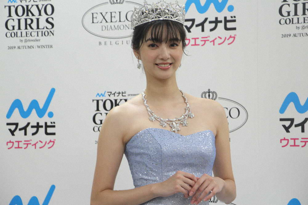 【画像・写真】新川優愛　12億円ティアラに「すごく緊張した」　花嫁姿でランウェイ登場