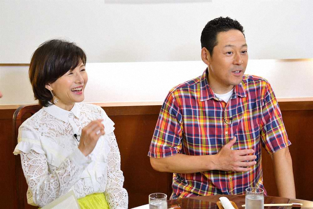 MBSテレビ「水野真紀の魔法のレストラン」に出演の水野真紀（左）、東野幸治
