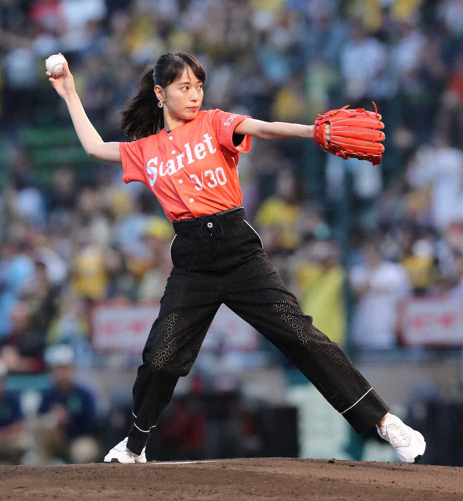 【画像・写真】戸田恵梨香　ノーバン投球に甲子園ざわめきも「30点ぐらいですかね」