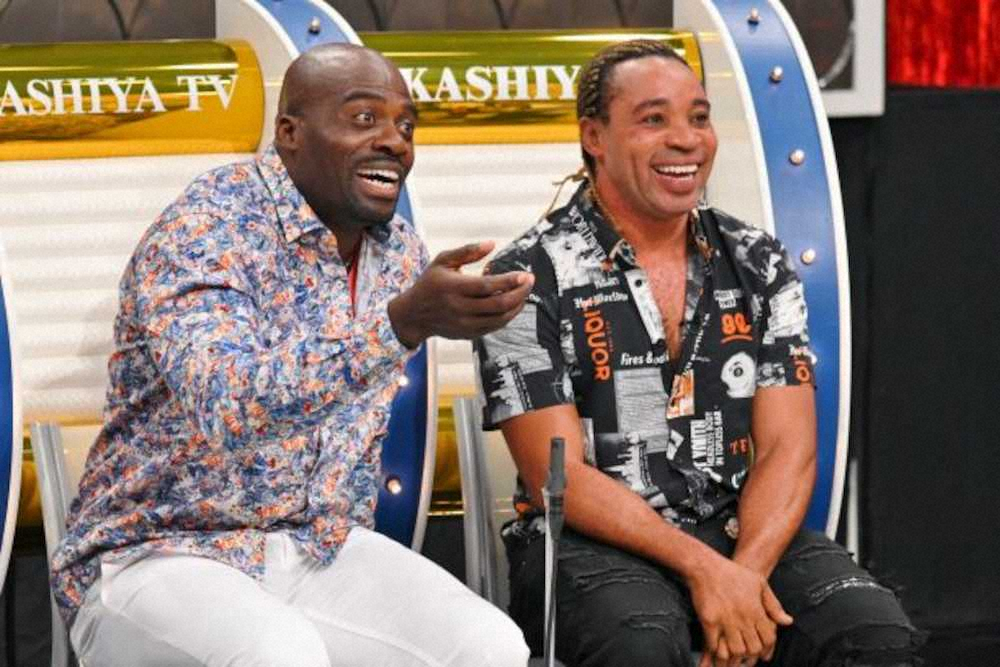 MBSテレビ「痛快！明石家電視台」に出演のナイジェリア出身のホビー・オロゴン（左）とアサッセ・ジャスティスさん