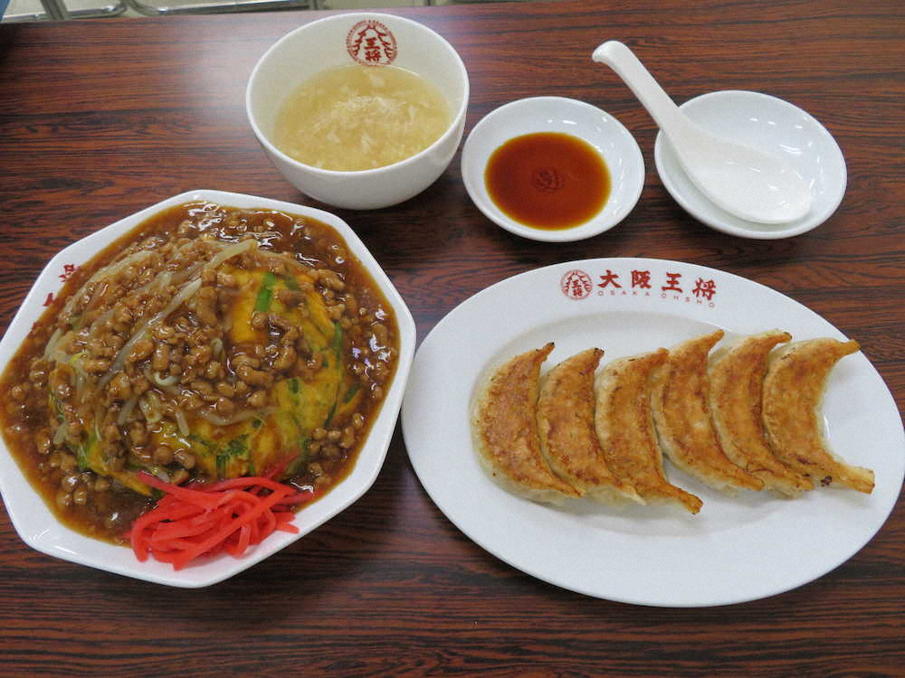 【画像・写真】藤井七段　昼食は前回同様「肉あんかけニラ玉炒飯」、豊島名人は「ねぎあんかけ炒飯」ともに餃子追加